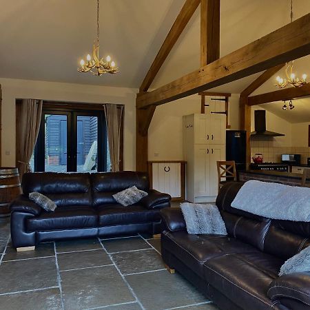 Trelaske Mill Cider Barn-With Hot Tub, Fire Pit Bbq Lewannick Екстериор снимка