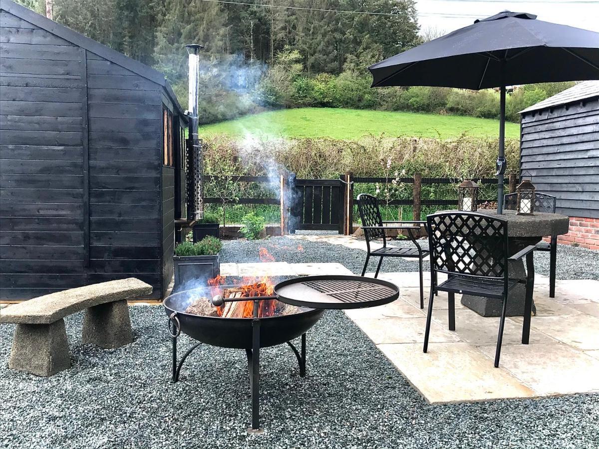 Trelaske Mill Cider Barn-With Hot Tub, Fire Pit Bbq Lewannick Екстериор снимка