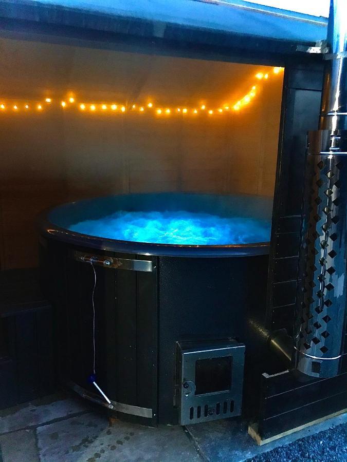 Trelaske Mill Cider Barn-With Hot Tub, Fire Pit Bbq Lewannick Екстериор снимка